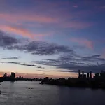 Homestay Room With Stunning Thames River View